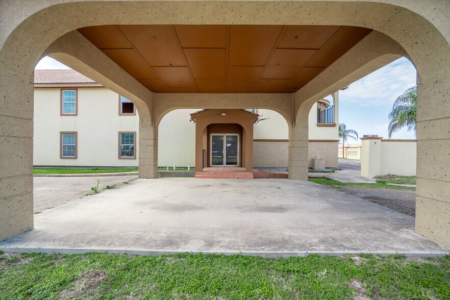 More Photos Of 2301 E Expressway 83, Donna Hotel For Sale