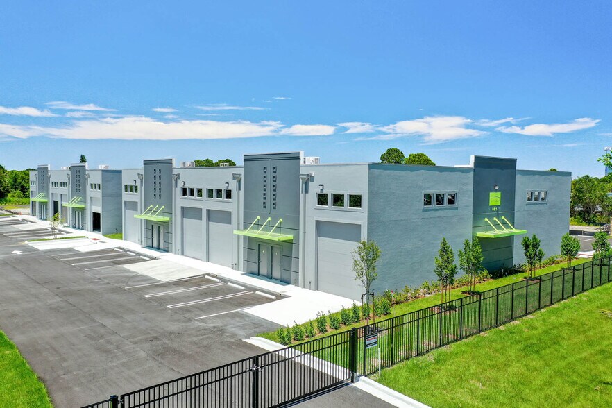 More Photos Of 861 NE Industrial Blvd, Jensen Beach Warehouse For Sale