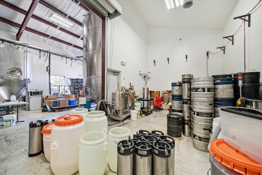 More Photos Of 1125 W Cavalcade St, Houston Manufacturing For Sale