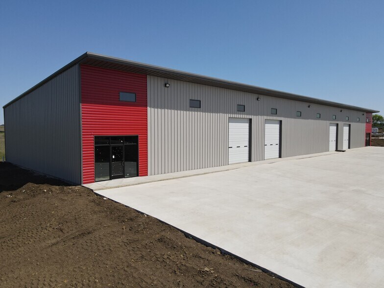 More Photos Of 8137 Florance Rd, Northlake Light Distribution For Lease