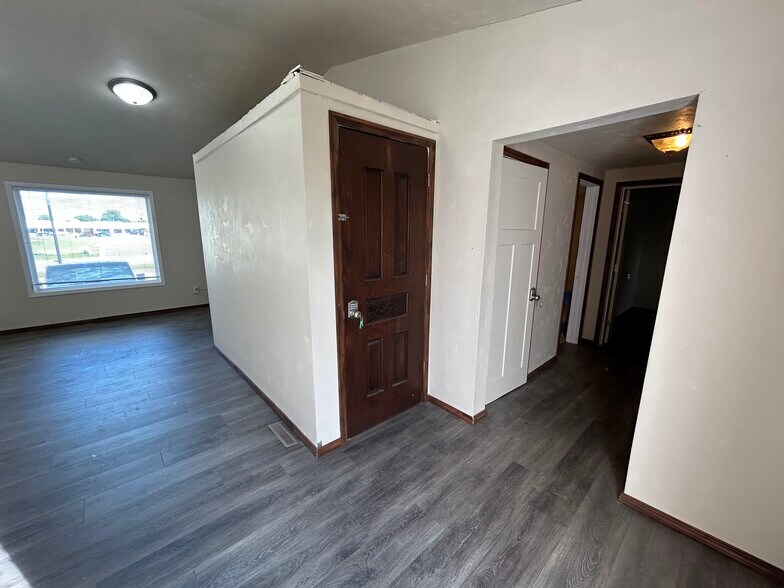 More Photos Of 802 S Military Ave, Green Bay Freestanding For Sale