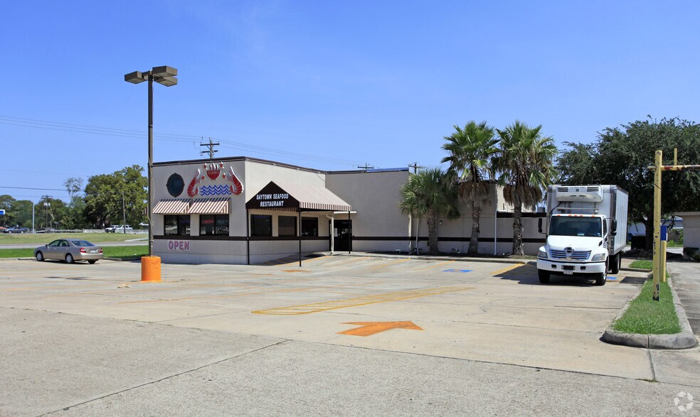 More Photos Of 1701 Fairway Dr, Alvin Unknown For Lease