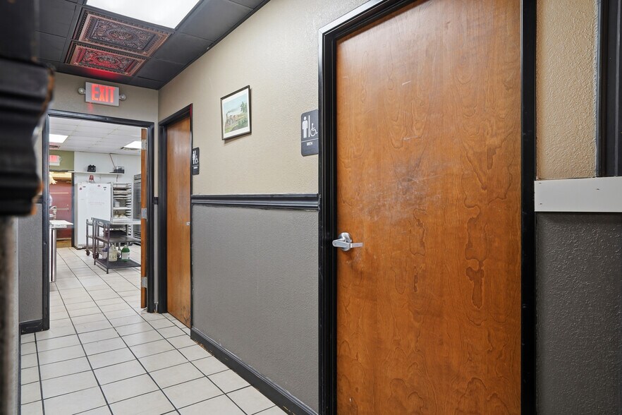 More Photos Of 103 N Allen St, Centralia General Retail For Sale