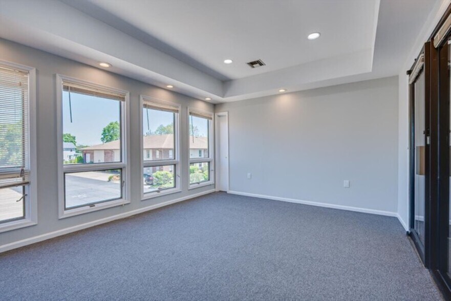 More Photos Of 289 State Route 33, Manalapan Township Unknown For Lease