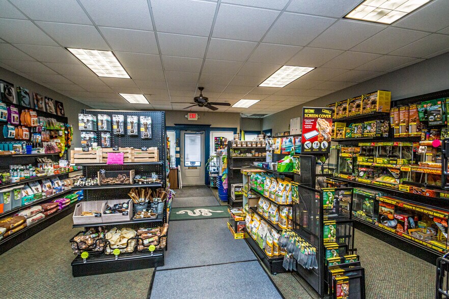 More Photos Of 12 Middle St, Lancaster Storefront Retail Residential For Sale