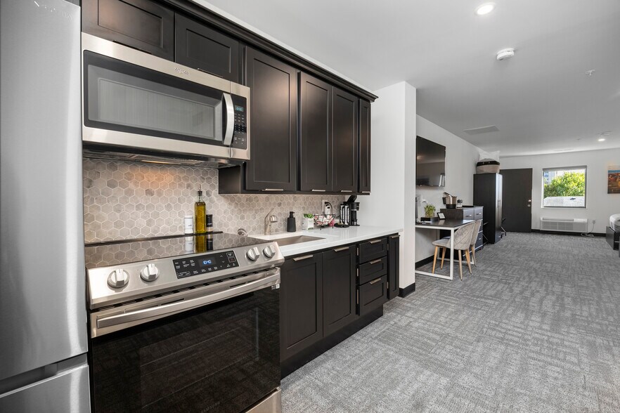 More Photos Of 419 E Market St, Sandusky Hotel For Sale