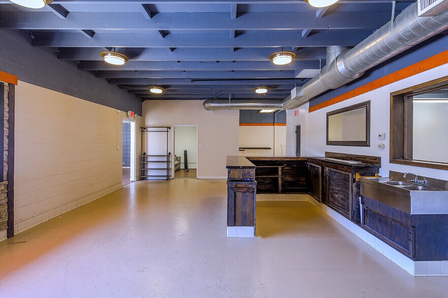 More Photos Of 227 W Maple Ave, Monrovia Manufacturing For Lease