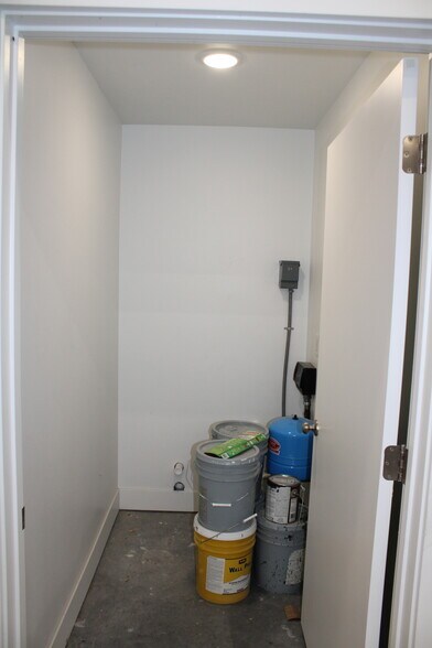 More Photos Of 57 W 465 N, Blackfoot Light Manufacturing For Lease