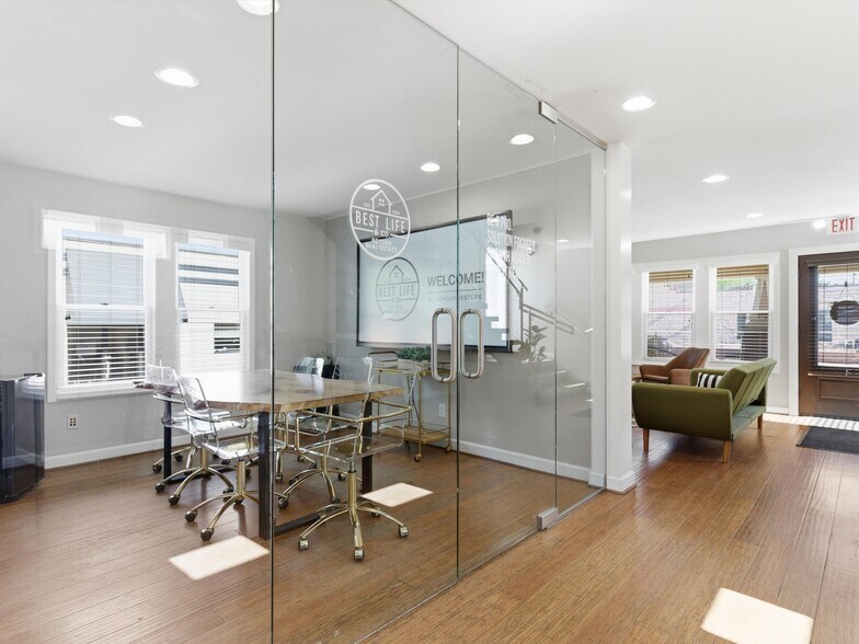 More Photos Of 928 E 11 Mile Rd, Royal Oak Serviced Offices For Lease