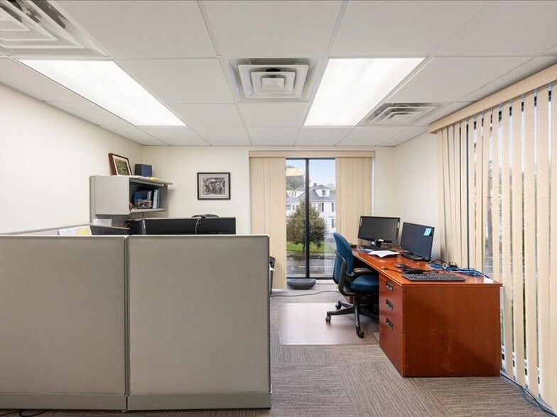 More Photos Of 44 Trapelo Rd, Belmont Office For Sale