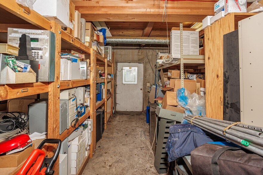 More Photos Of 835 SE 17th Ave, Portland Office For Sale