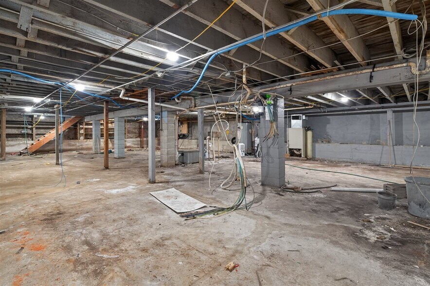 More Photos Of 602 G Ave, Grundy Center Fast Food For Sale