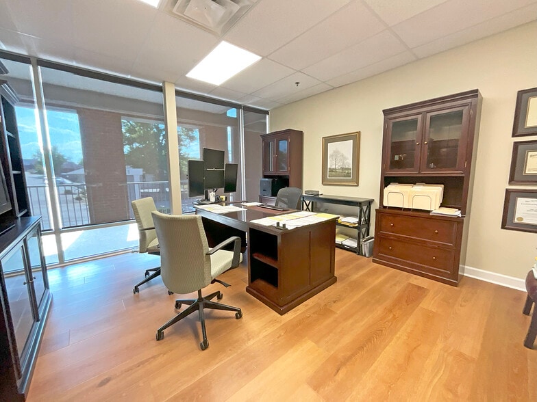 More Photos Of 185 Pasadena Dr, Lexington Storefront Retail Office For Sale