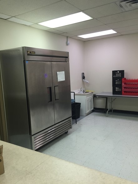 More Photos Of 415-659 S Breiel Blvd, Middletown Storefront For Lease
