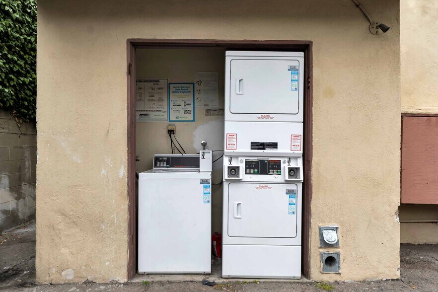 More Photos Of 7224 Hazeltine Ave, Van Nuys Apartments For Sale