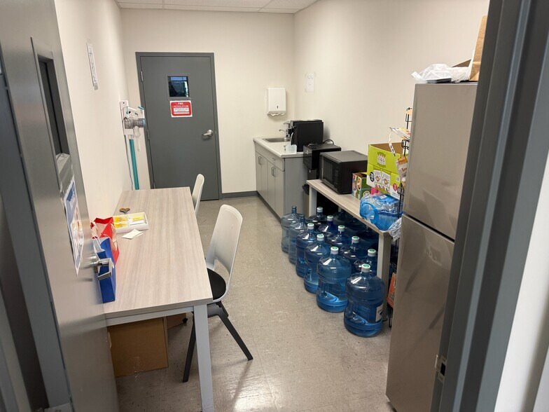 More Photos Of 150 New Boston St, Woburn Research And Development For Lease
