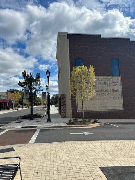 More Photos Of 119 W Mountain St, Kings Mountain Office For Sale