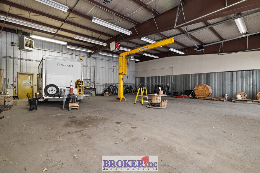 More Photos Of 300 N Walsh Dr, Casper Warehouse For Lease