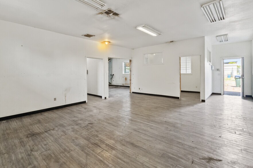 More Photos Of 3215 Meadow Ln, Eugene Manufacturing For Sale