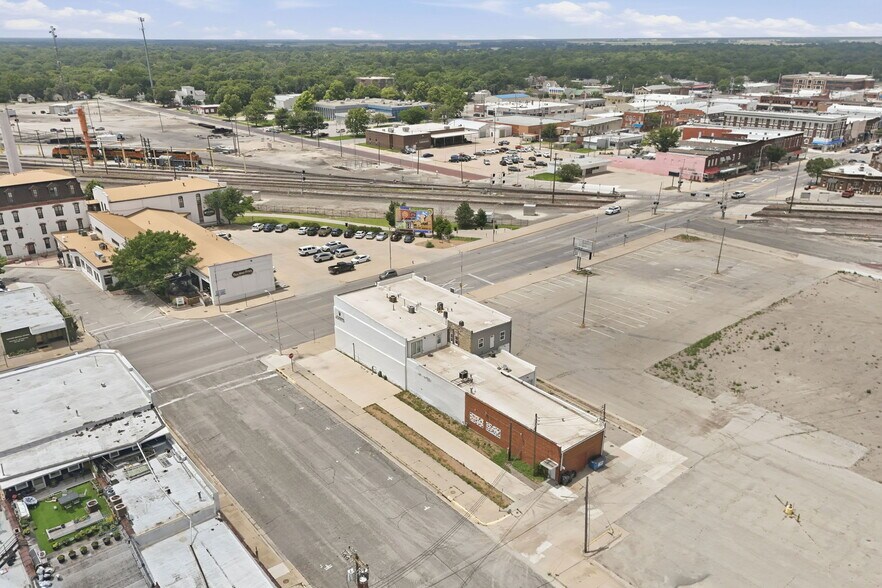 More Photos Of 302 N Main St, Newton Office Residential For Sale