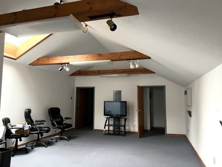 More Photos Of 750 Straits Tpke, Middlebury Unknown For Lease