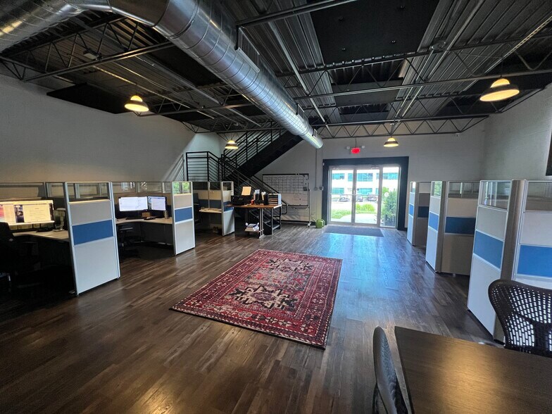 More Photos Of 1 Blackhorse Ln, Media Showroom For Sale
