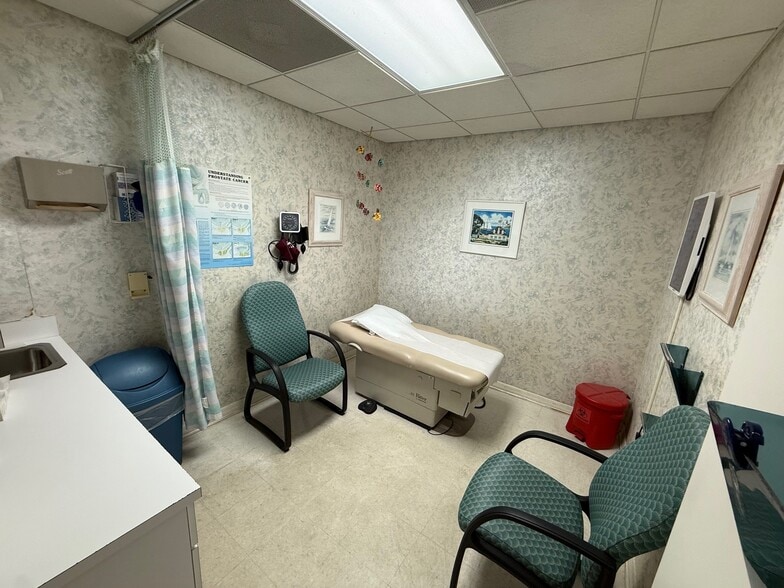 More Photos Of 1405 Pine St, Melbourne Medical For Sale