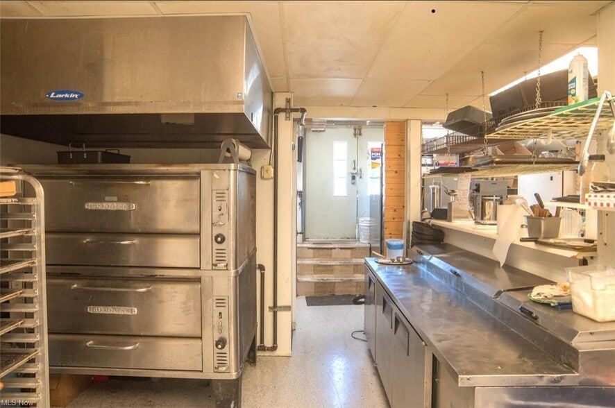 More Photos Of 2716 Mahoning Ave, Youngstown Restaurant For Sale