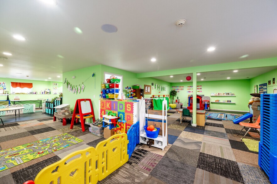 More Photos Of 751 Avoca Ave, Sheridan Daycare Center For Sale