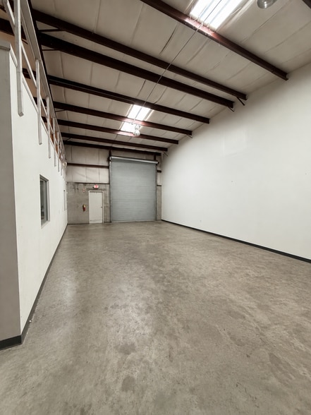 More Photos Of 2711 Airport Rd, Plant City Industrial For Lease