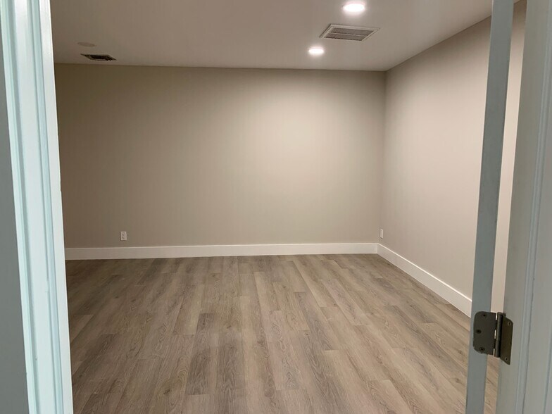 More Photos Of 3444 Marinatown Ln, North Fort Myers Unknown For Lease