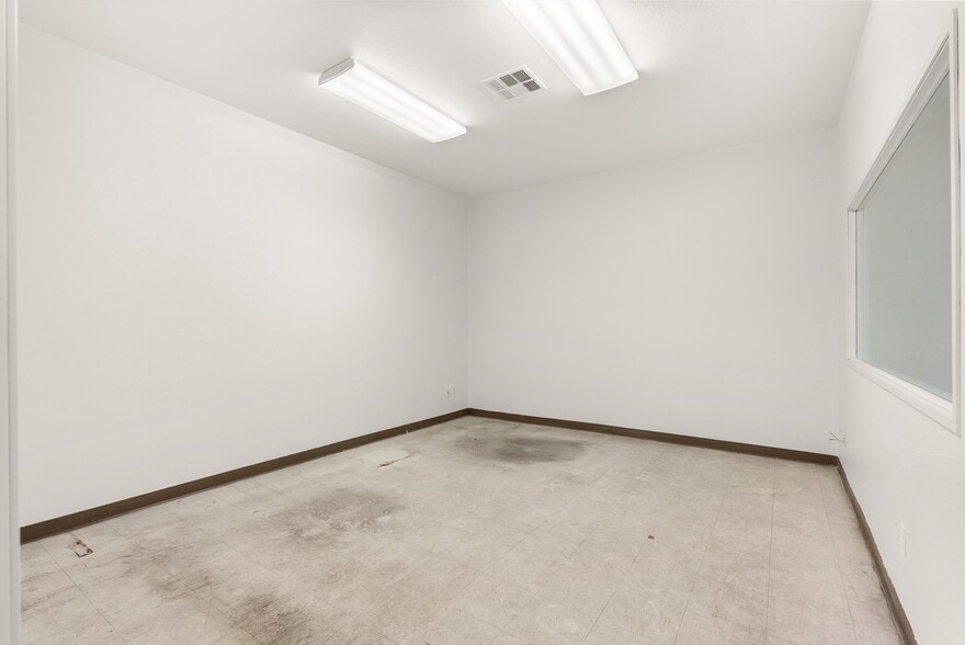 More Photos Of 6951 Oran Cir, Buena Park Warehouse For Lease