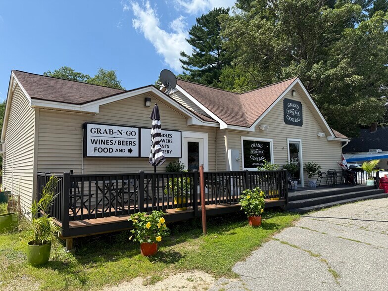 More Photos Of 256 Sebago Rd, Sebago Restaurant For Sale