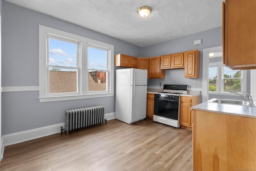 More Photos Of 36-38 School St, Hartford Apartments For Sale
