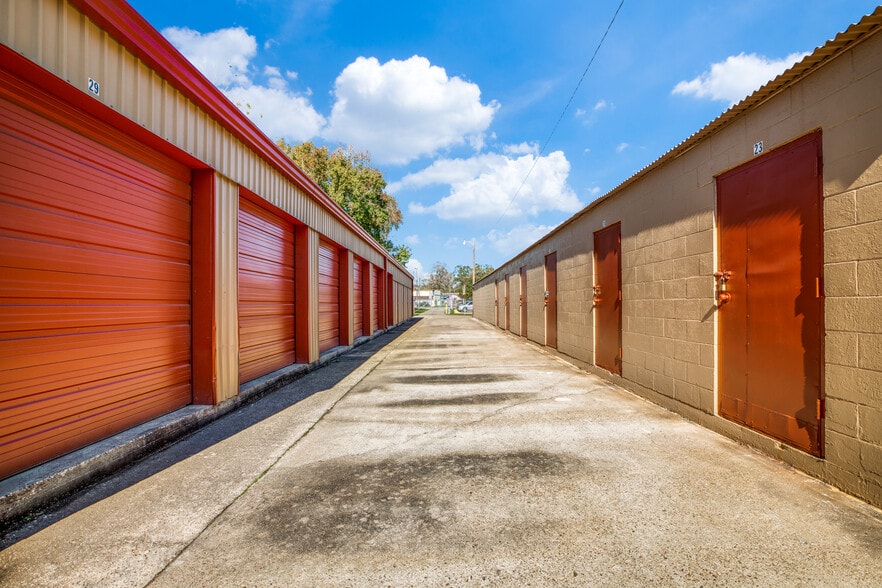 More Photos Of 2002 N Main St, Liberty Self Storage For Sale