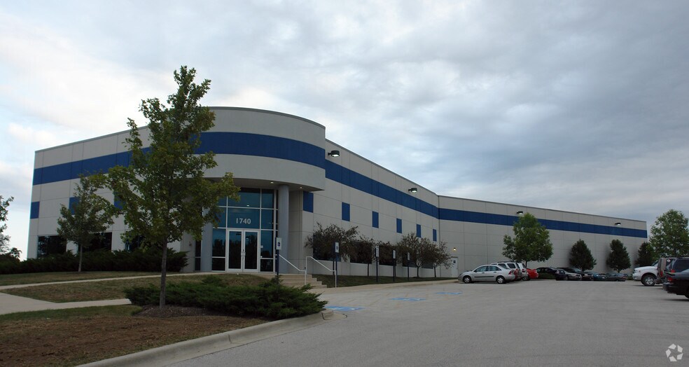Primary Photo Of 1740 Internationale Pky, Woodridge Warehouse For Lease