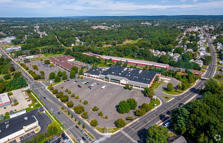 More Photos Of 425 Broad St, Manchester Supermarket For Sale