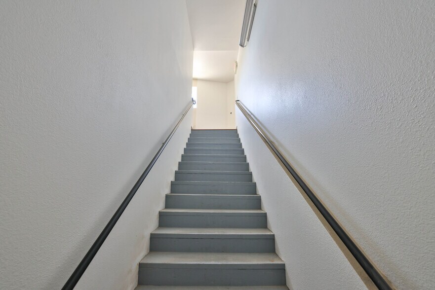 More Photos Of 6620 Monterey Rd, Gilroy Warehouse For Sale