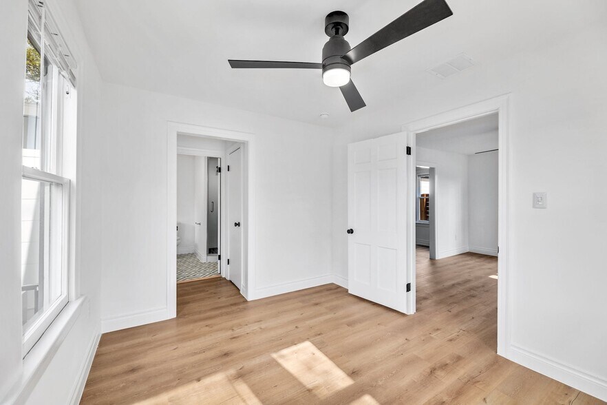 More Photos Of 306 W Stassney Ln, Austin Specialty For Sale