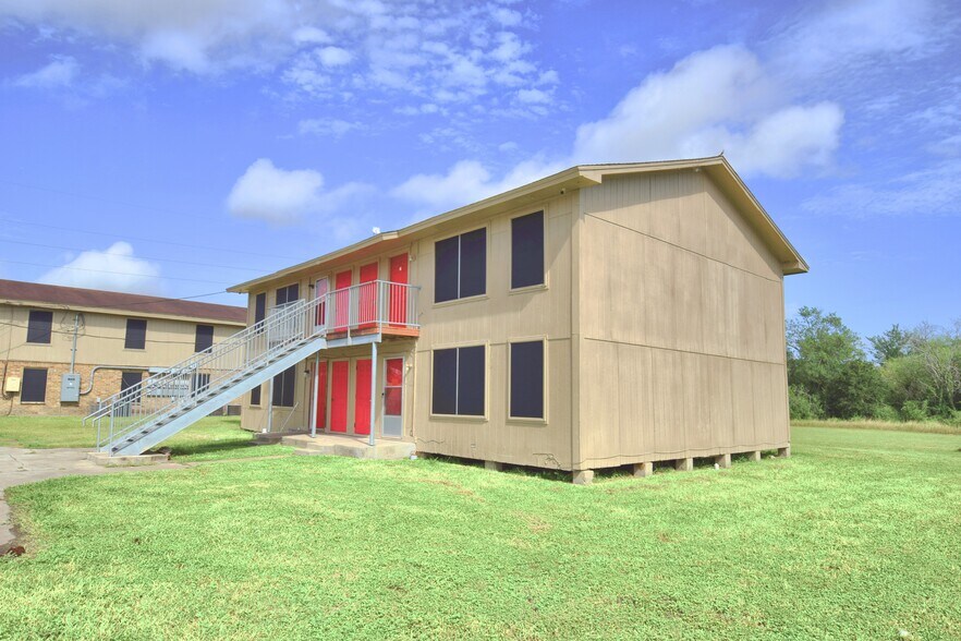 More Photos Of 303-511 E Reagan Rd, Beeville Multifamily For Sale