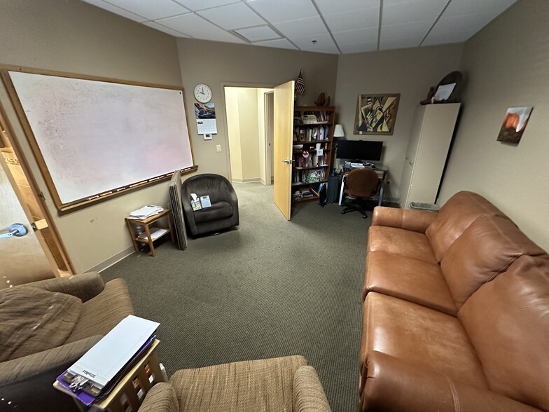 More Photos Of 5533 E Bell Rd, Scottsdale Office For Sale