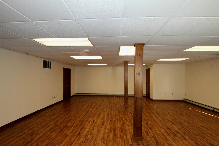 More Photos Of 9 Old Westminster Rd, Hubbardston Warehouse For Lease