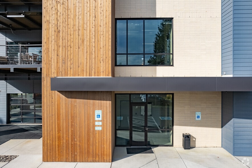 More Photos Of 2900 NW Clearwater Dr, Bend Office For Lease