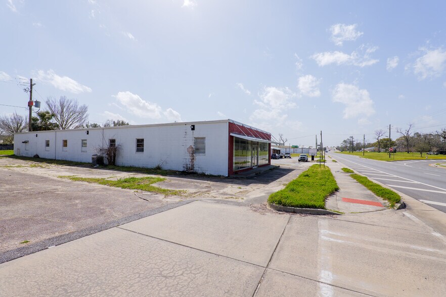 More Photos Of 415 W Hill, Valdosta Freestanding For Sale