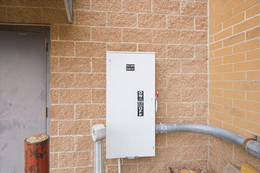 More Photos Of 1740 E Harold St, Olathe Freestanding For Sale