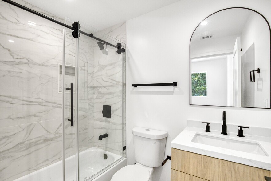More Photos Of 10828 Hesby St, North Hollywood Apartments For Sale