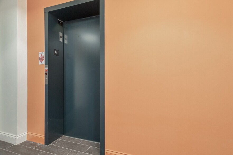 More Photos Of 3026-3036 Locust St, Saint Louis Loft Creative Space For Lease