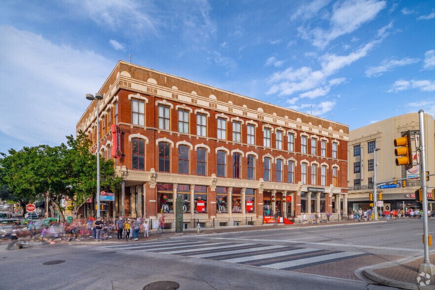 Primary Photo Of 101 Alamo Plz, San Antonio General Retail For Lease