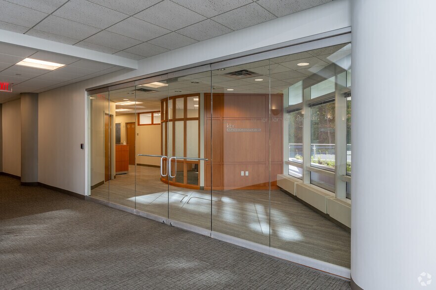 More Photos Of 200 Summit Lake Dr, Valhalla Office For Lease