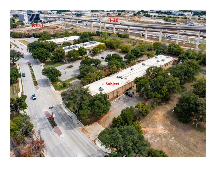 More Photos Of 2630 E Lamar Blvd, Arlington Office For Lease